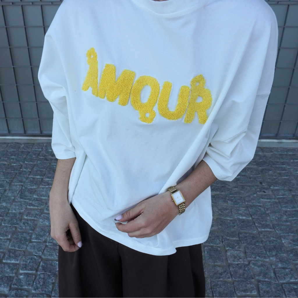 T-shirt Branca com Detalhe Bordado