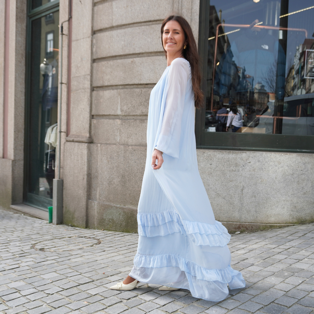 Vestido Fluido em Chiffon com Folhos