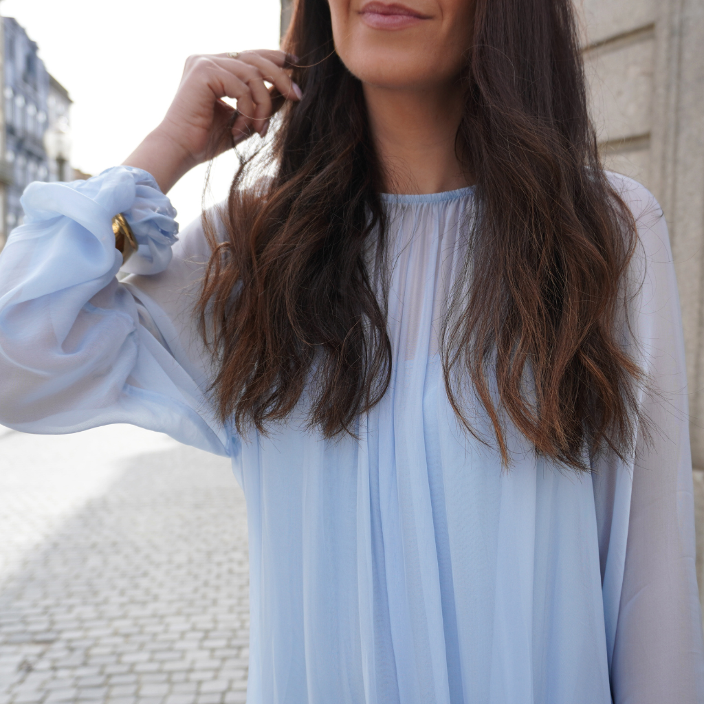 Vestido Fluido em Chiffon com Folhos