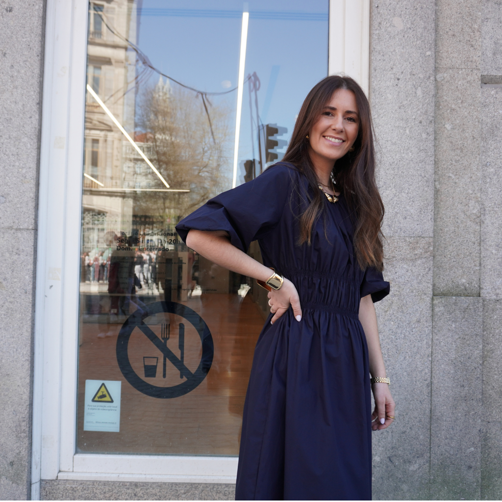 Vestido Midi com Manga Ampla