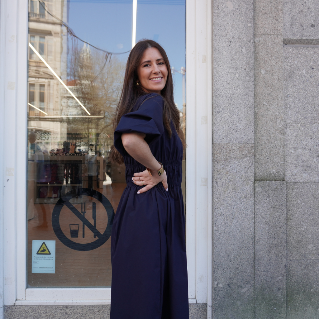 Vestido Midi com Manga Ampla