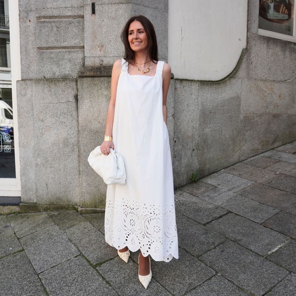 Vestido Midi Bordado em Algodão