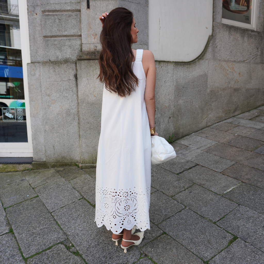 Vestido Midi Bordado em Algodão