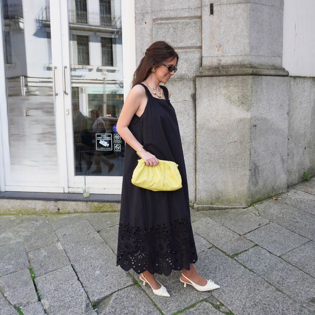Vestido Midi Bordado em Algodão