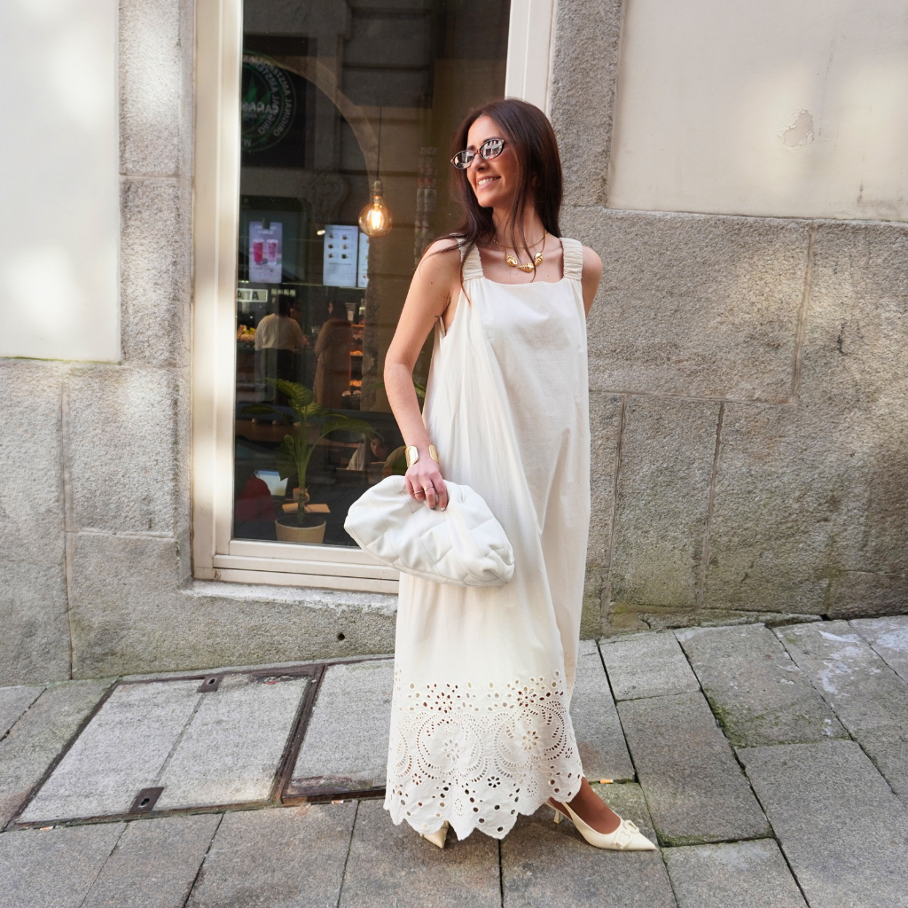 Vestido Midi Bordado em Algodão