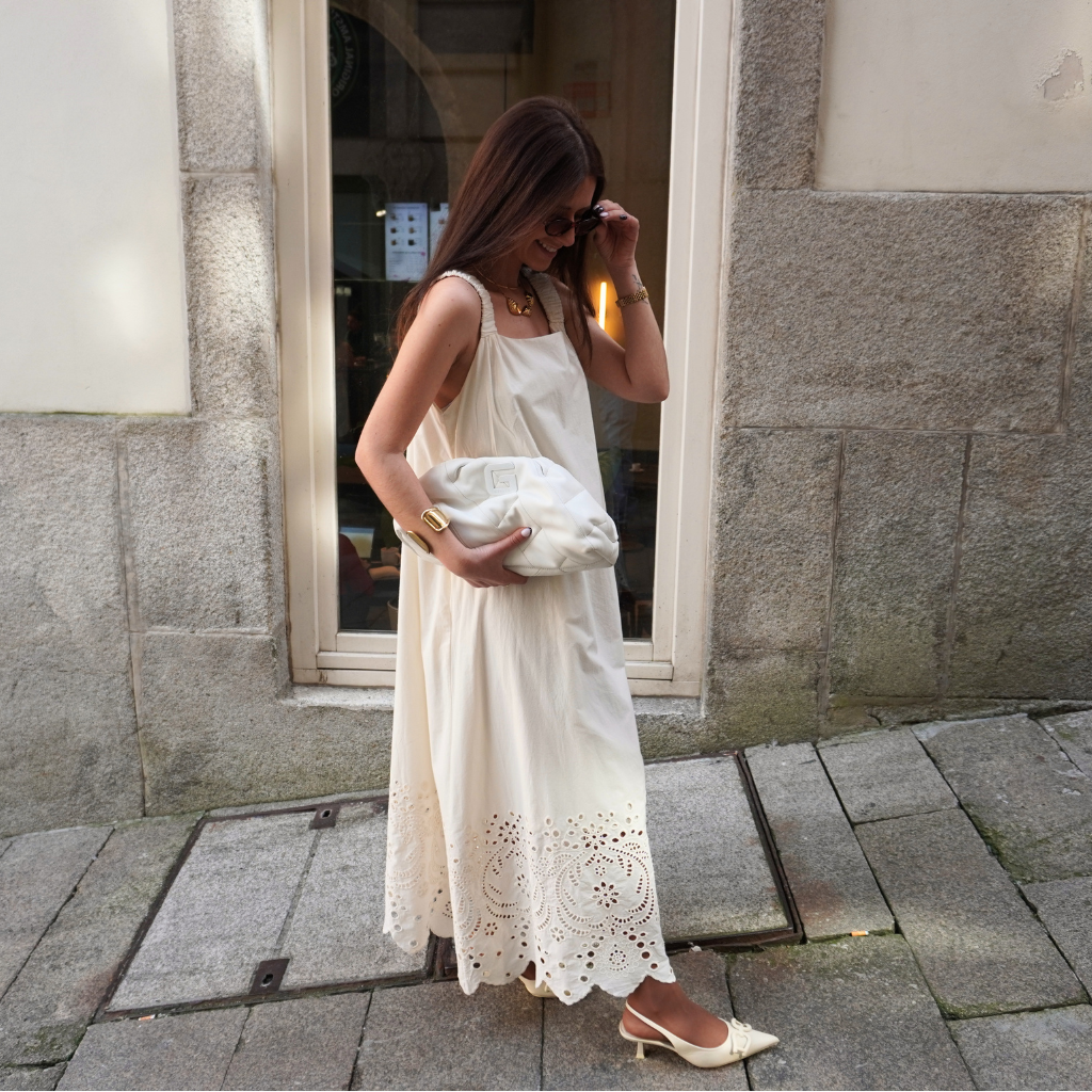 Vestido Midi Bordado em Algodão
