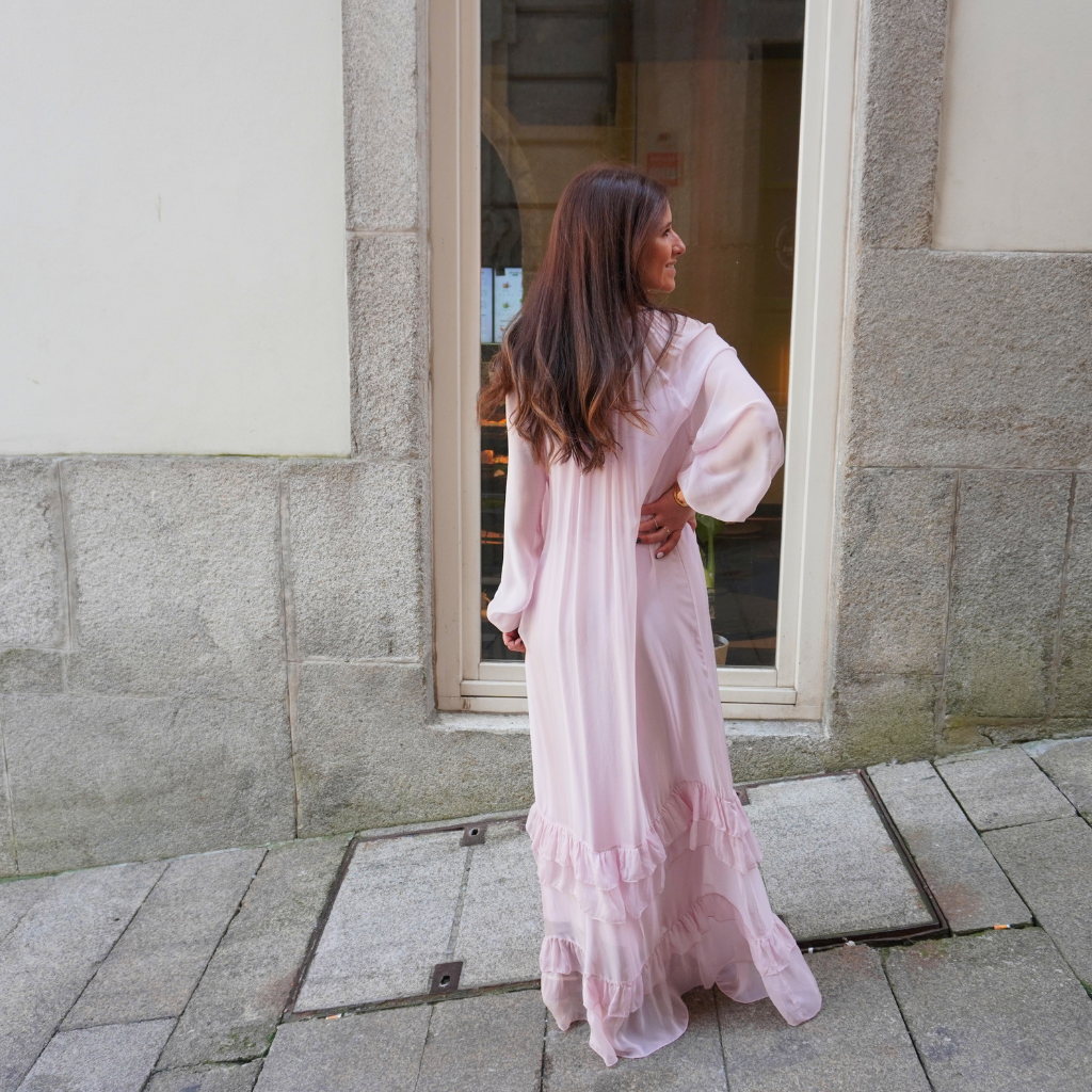 Vestido Fluido em Chiffon com Folhos