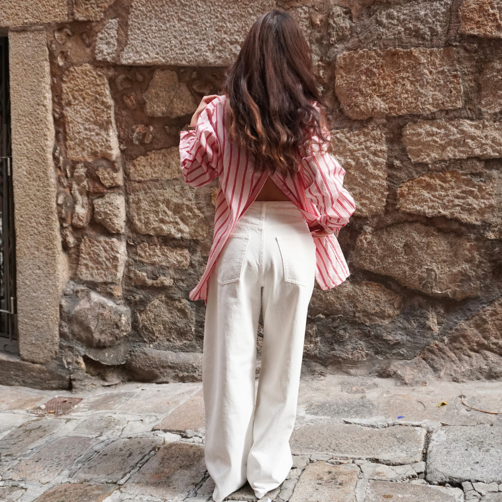 Camisa rosa com pormenor botões nas costas