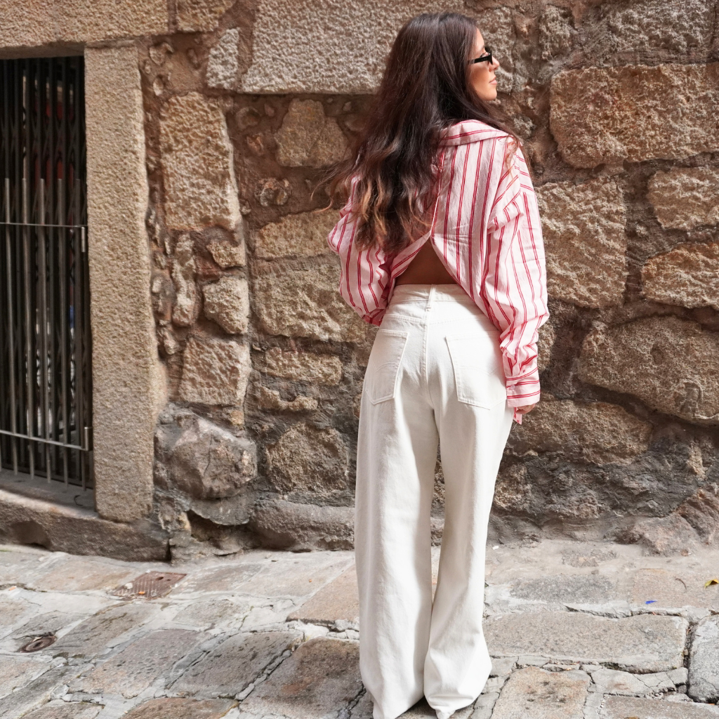 Camisa rosa com pormenor botões nas costas