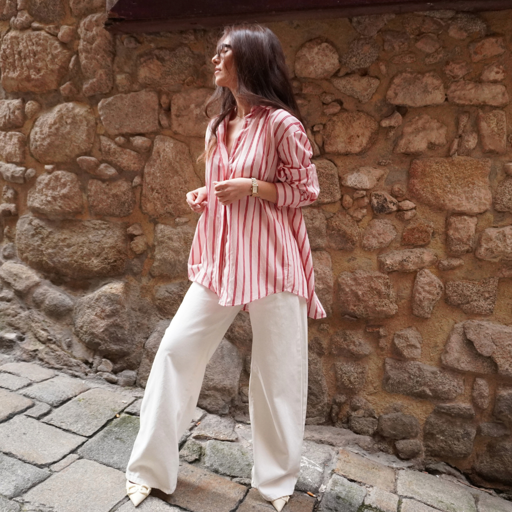 Camisa rosa com pormenor botões nas costas