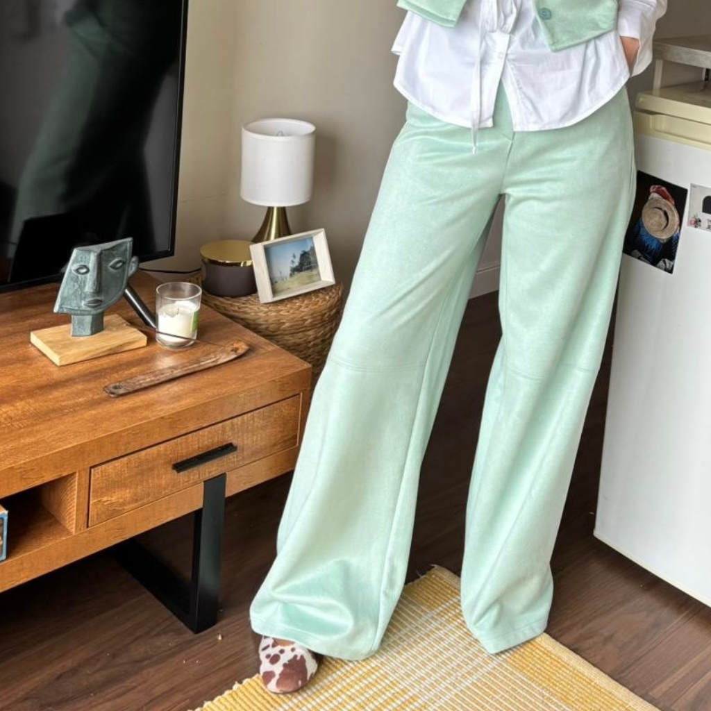 Calça estilo Flare