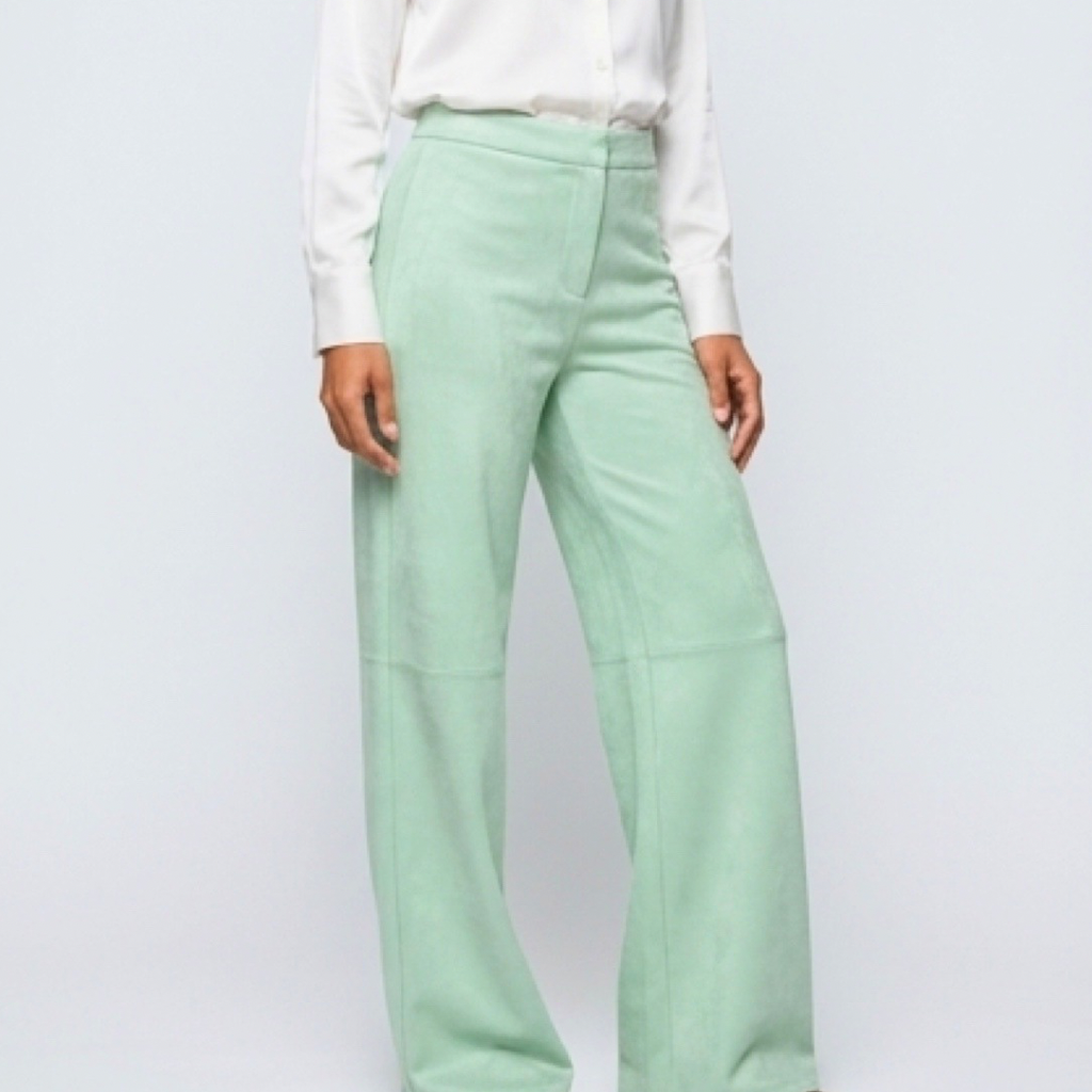 Calça estilo Flare