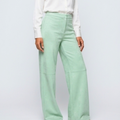 Calça estilo Flare